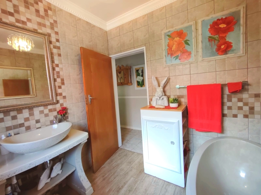 5 Bedroom Property for Sale in Stilfontein Ext 4 North West